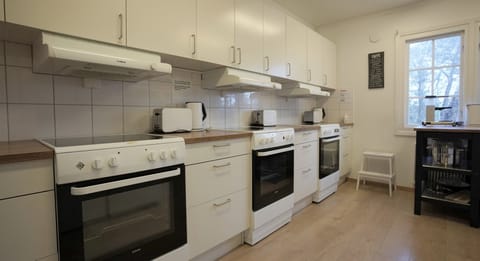 Basic Single Room | Shared kitchen