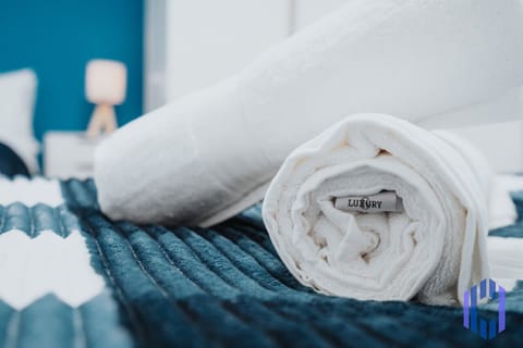 2 Double Bedroom - Full beddings, linens, towel included. - Baby Cot - Power Socket by the bed - Comfortably heated room - Strong wifi - Extra linen can be provided on request.