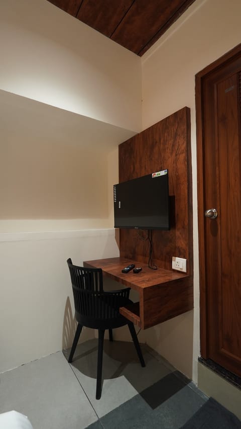 Classic Room | Laptop workspace, soundproofing, free WiFi