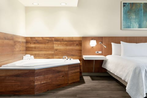 Suite, 1 Bedroom, Jetted Tub (1 King) | Bathroom | Free toiletries, hair dryer, towels, soap