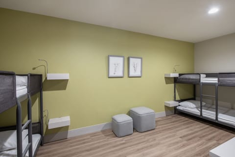 Family Suite, 1 King Bed | Extra beds