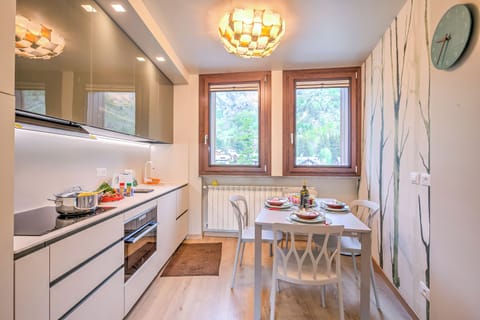 Luxury Apartment, 1 Bedroom (Il Mughetto Campo Smith On The Ski) | Private kitchen | Fridge, microwave, oven, stovetop