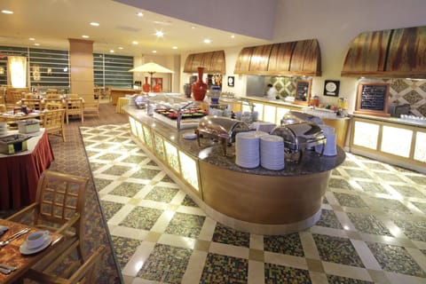 Daily buffet breakfast (MXN 235 per person)