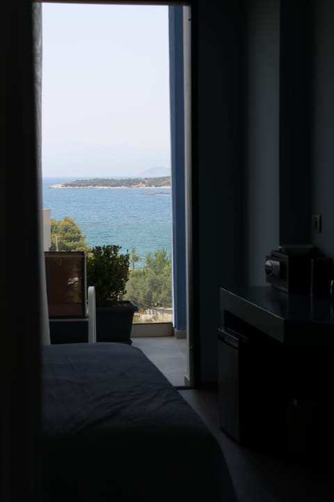 Deluxe Room, 1 King Bed, Sea View | Balcony view