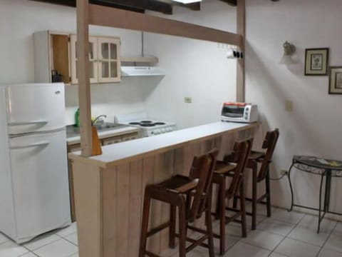 Apartment, 1 Bedroom, Kitchenette | Private kitchenette | Fridge, stovetop