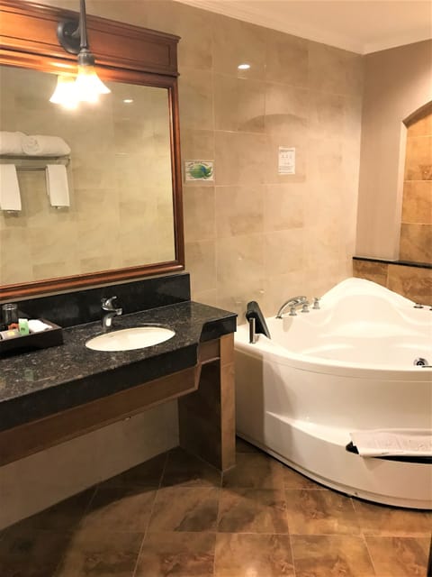 Penthouse, 1 King Bed, Jetted Tub | Jetted tub