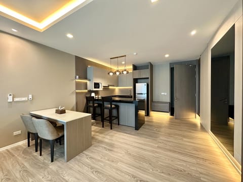 1 Bedroom Deluxe | Private kitchen | Full-size fridge, microwave, stovetop, electric kettle