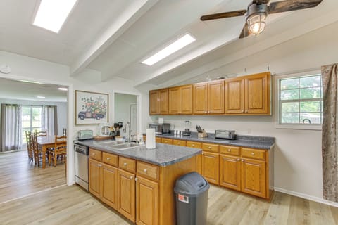 House (3 Bedrooms) | Private kitchen | Oven, stovetop, dishwasher, blender