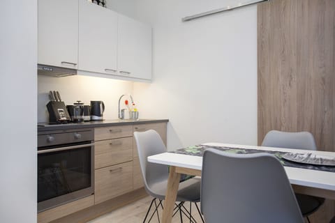 Family Studio- 5 units | Private kitchen | Fridge, microwave, oven, stovetop