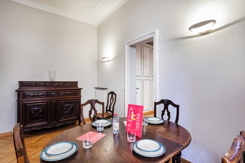 Apartment | Living area | 30-cm TV with digital channels