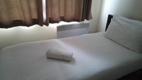 Single Room | Desk, iron/ironing board, free WiFi