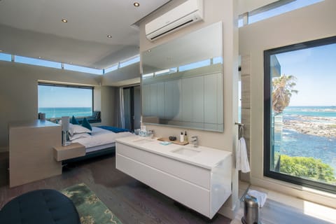 Executive Suite, Sea View | Egyptian cotton sheets, premium bedding, minibar, in-room safe