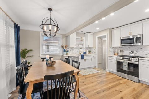 These white cabinets and hardwood floors combo will make you want to host your next dinner party ASAP. Talk about the perfect backdrop for gourmet dishes and good times! 🍽️ #HomeEntertaining
