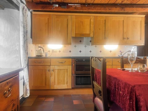 Kitchen | Monthly Tutor’s Cottage, Fishguard