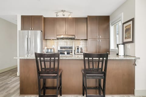 Comfort Apartment, Mountain View | Private kitchen | Fridge, microwave, oven, stovetop