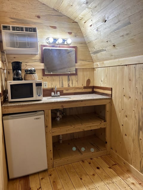 Deluxe Cabin | Private kitchen | Microwave
