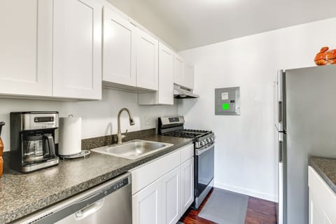 Apartment (1 Bedroom) | Private kitchen | Microwave, oven, stovetop, dishwasher