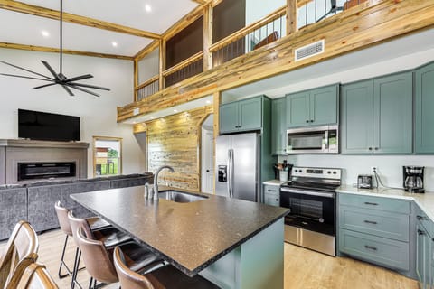 House (4 Bedrooms) | Interior