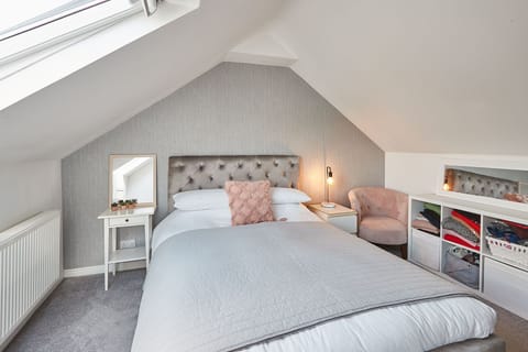 Bankside Cottage, Saltburn-by-the-Sea - Host & Stay