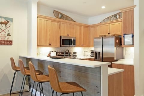 Condo, 2 Bedrooms | Private kitchen | Fridge, oven, coffee/tea maker, toaster