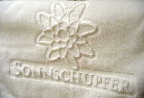 Single Room, Balcony | Bathroom | Shower, free toiletries, hair dryer, bathrobes