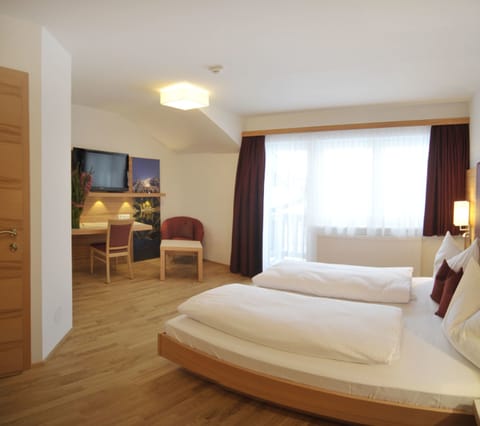 Superior Double Room, Non Smoking, Mountain View | 2 bedrooms, desk, soundproofing, free WiFi