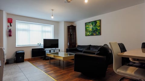 Apartment, Garden View | Living area | Flat-screen TV