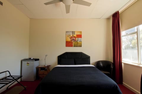 Economy Double Room | Desk, iron/ironing board, free WiFi, bed sheets