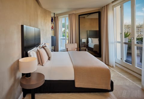 Suite, Balcony | Premium bedding, pillowtop beds, minibar, in-room safe