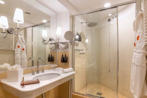 Executive Double Room | Bathroom | Designer toiletries, hair dryer, bathrobes, slippers