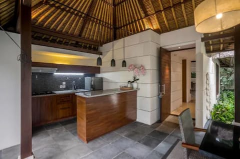 Deluxe Villa, Garden View | Private kitchen | Electric kettle