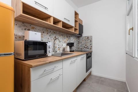 Apartment Bako 2 | Private kitchen | Full-size fridge, microwave, oven, stovetop