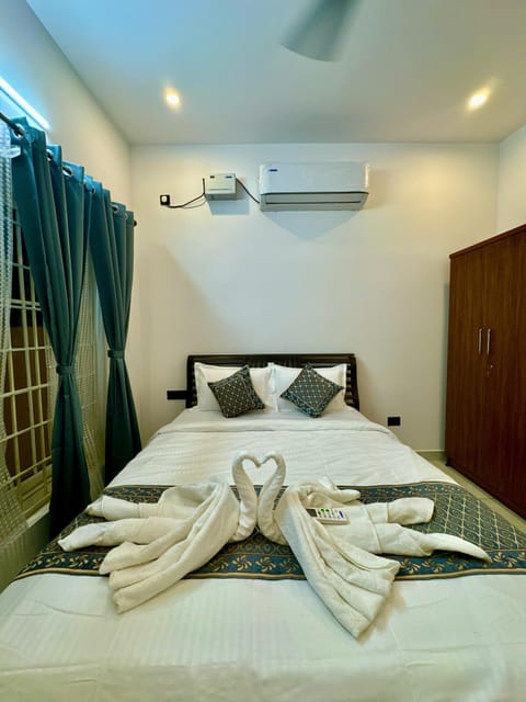 Deluxe Villa | Premium bedding, desk, free WiFi, bed sheets