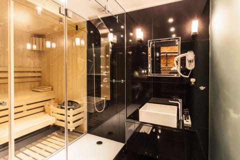 Suite, City View (Main Market Square) | Bathroom | Shower, hydromassage showerhead, designer toiletries, hair dryer