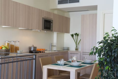 Superior Apartment, 3 Bedrooms | Private kitchenette | Fridge, microwave, stovetop, dishwasher