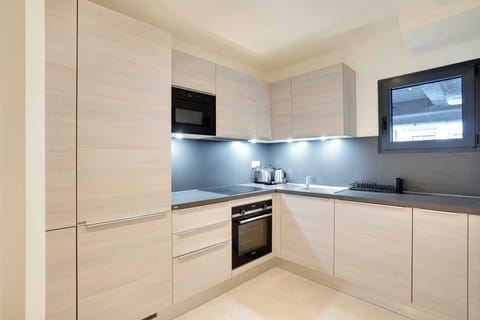 Deluxe Apartment | Private kitchen | Espresso maker, coffee/tea maker, electric kettle