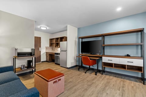 Suite, 1 King Bed, Accessible, Non Smoking | Blackout drapes, free WiFi, bed sheets