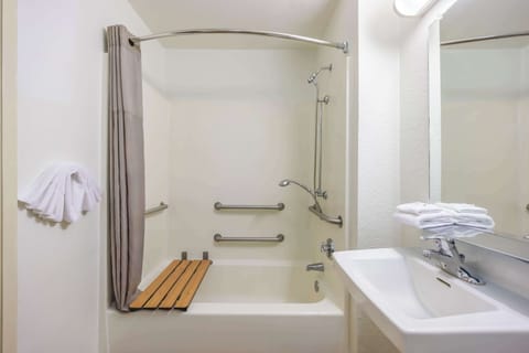 Standard Room, 1 Double Bed, Accessible, Non Smoking | Accessible bathroom