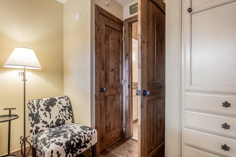 Bedroom with queen bed