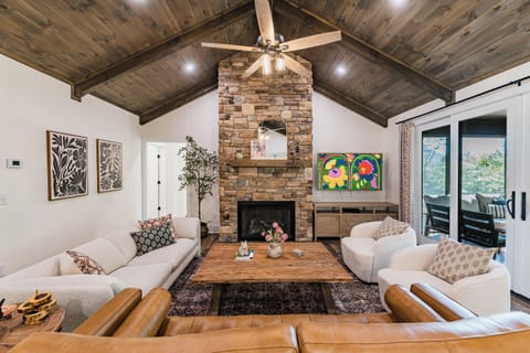 Cozy up with friends and family in our gorgeous great room! Art lovers will have fun with the 65" smart Samsung Frame TV. We have a portable speaker, board games, cards, and poker chips.