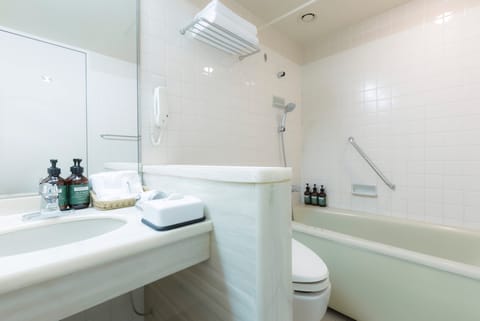 Premium Room, 2 Twin Beds (Minifridge High Floor) | Bathroom | Free toiletries, hair dryer, slippers, bidet