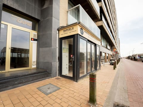 Building, Road Surface, Sidewalk, Window, Facade, Urban Design, City, Metropolitan Area, Sky, Door