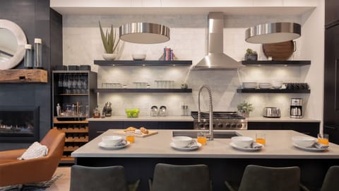 Gourmet Kitchen, Main Level