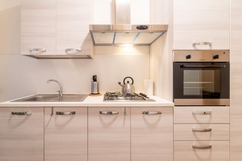 Apartment, Balcony | Private kitchen | Fridge, microwave, oven, stovetop