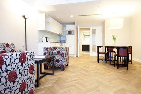 Executive Apartment, 1 Bedroom | Living area | Flat-screen TV, iPod dock