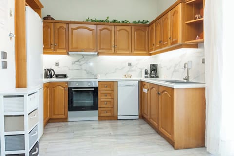 Apartment | Private kitchen | Full-size fridge, oven, stovetop, dishwasher