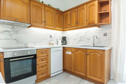 Apartment | Private kitchen | Full-size fridge, oven, stovetop, dishwasher