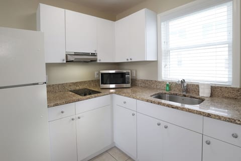 2 Bedroom Kitchen Suite  (Unit O) | Private kitchen | Microwave