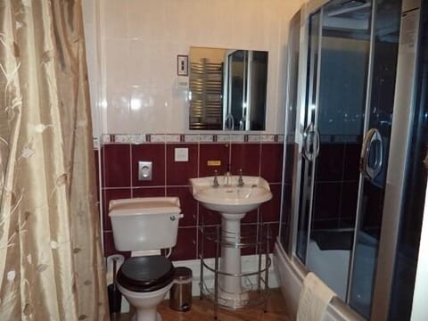 Executive Double Room, Ensuite, Sea View | Bathroom