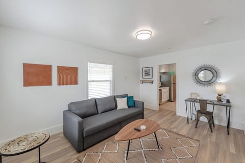 #StayInMyDistrict #CoosCottageCollection #GoldfinchCottageCoosBay #BookDirect